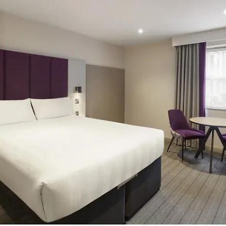 Modern En-Suite Near Croydon Town Centre And Metro Line Екстериор снимка
