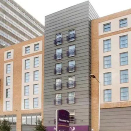 Modern En-Suite Near Croydon Town Centre And Metro Line Екстериор снимка